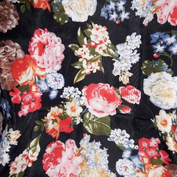 Black Floral Lightweight Tank Top Blouse - Picture 7 of 7